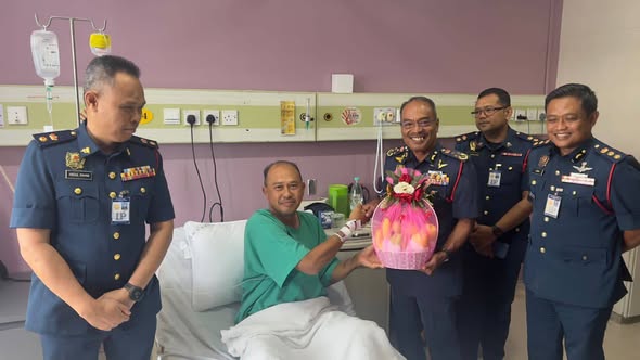 ZIARAH KASIH PEGAWAI KANAN BOMBA DI KPJ SELANGOR SPECIALIST HOSPITAL